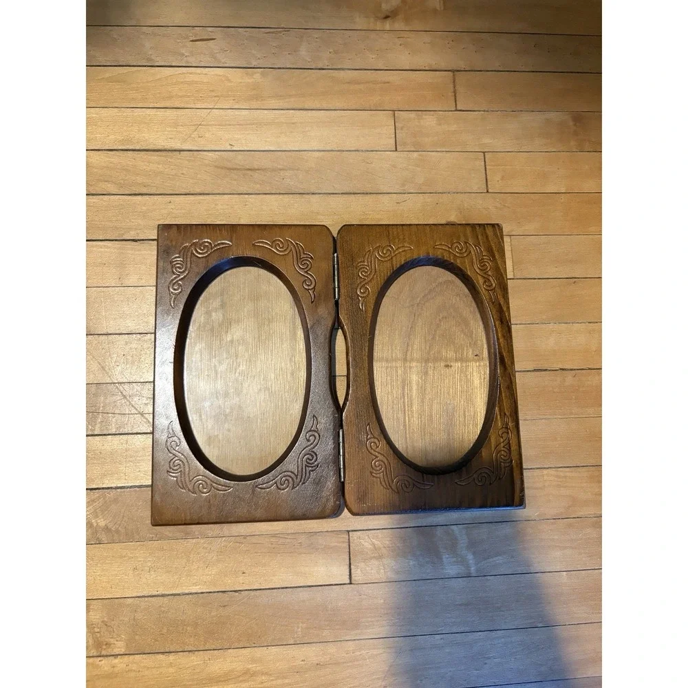 Vintage Oval Wooden Picture Frames (6.75